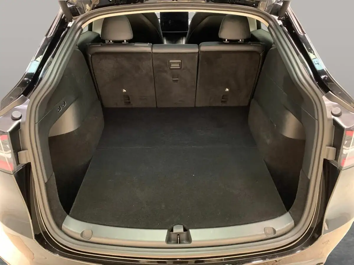 2022-tesla-model-y-e-long-range-big-36