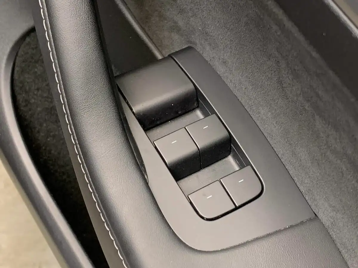 2022-tesla-model-y-e-long-range-big-16