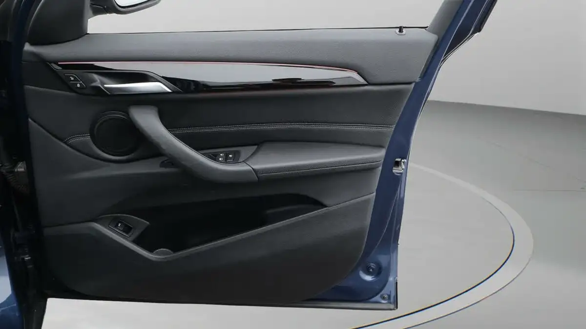 2022-bmw-x1-20-sdrive20i-xline-big-15
