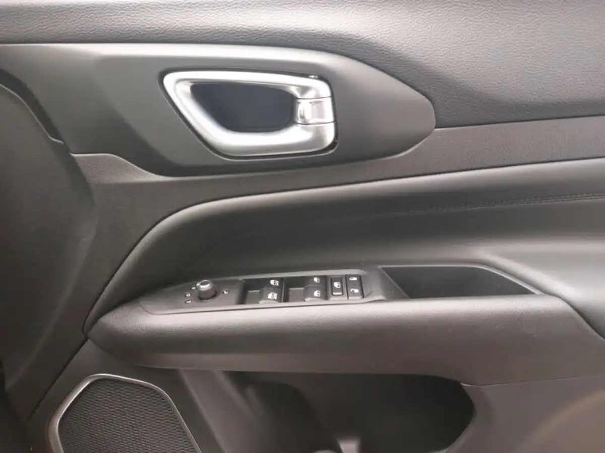2023-jeep-compass-15-s-big-18