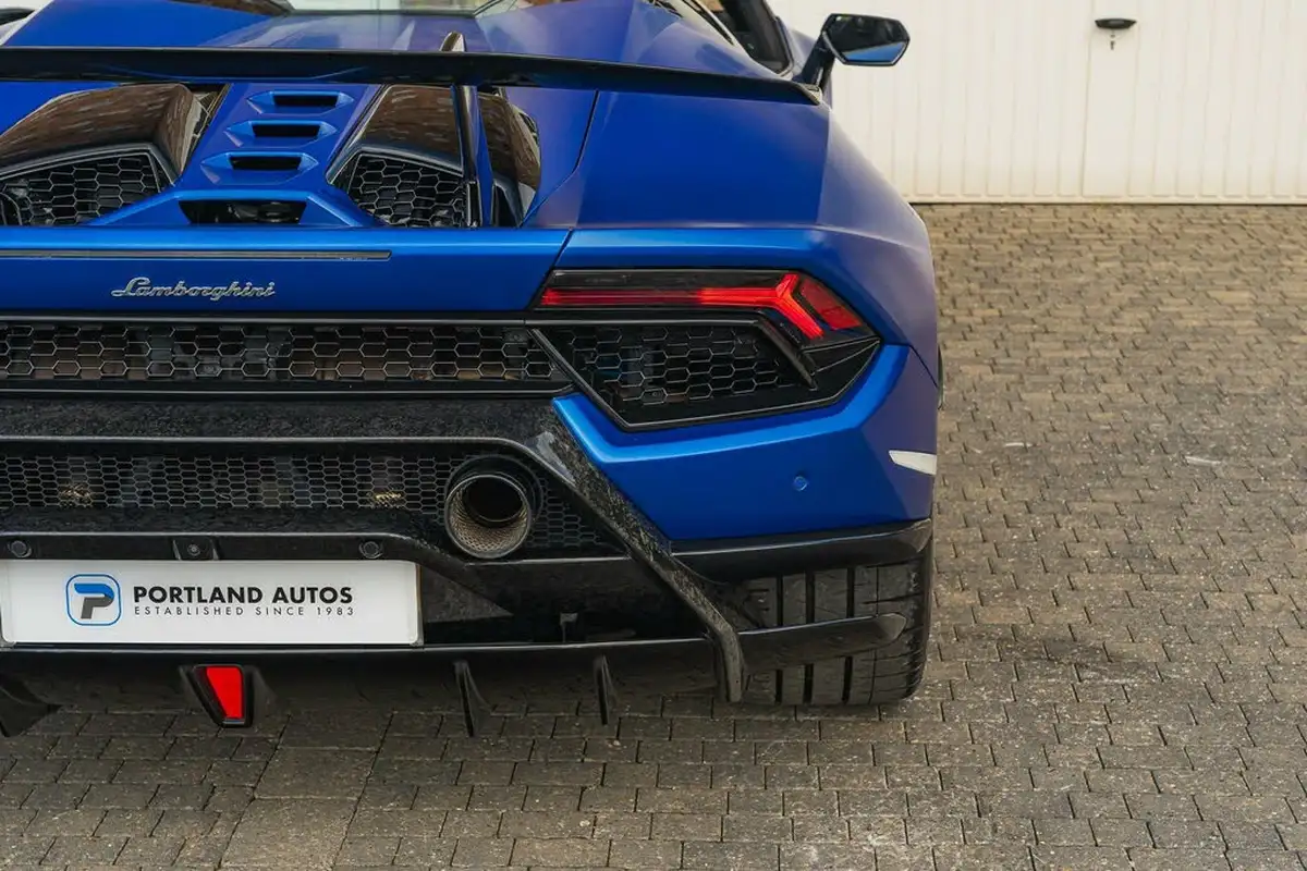2018-lamborghini-huracan-52-performante-spyder-big-22