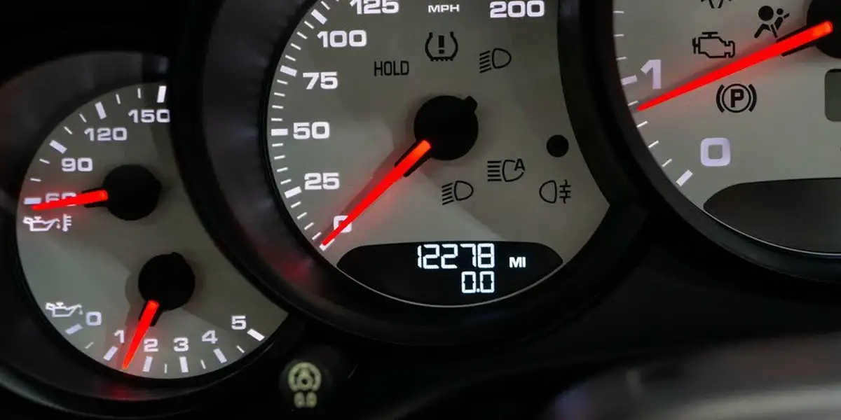 2015-porsche-911-38-carrera-gts-coupe-pdk-big-35