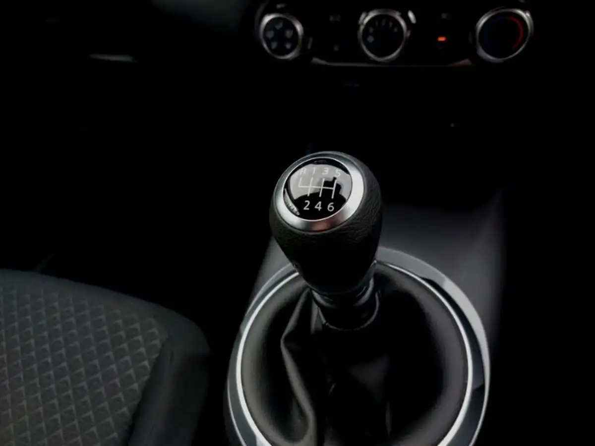 2022-nissan-juke-10-dig-t-visia-big-16