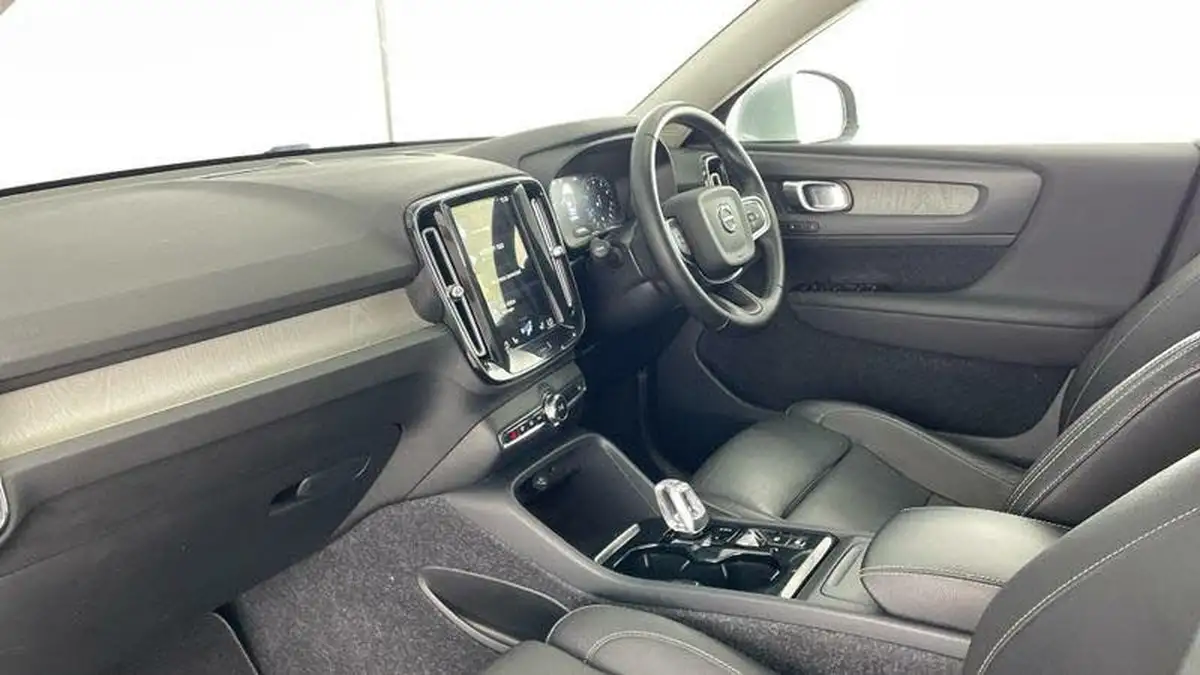 2021-volvo-xc40-20-b4-inscription-pro-197bhp-geartronic-big-1