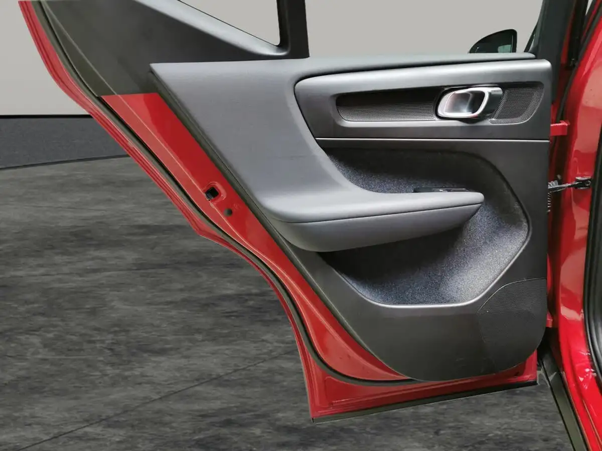 2022-volvo-c40-e-twin-recharge-pro-big-36