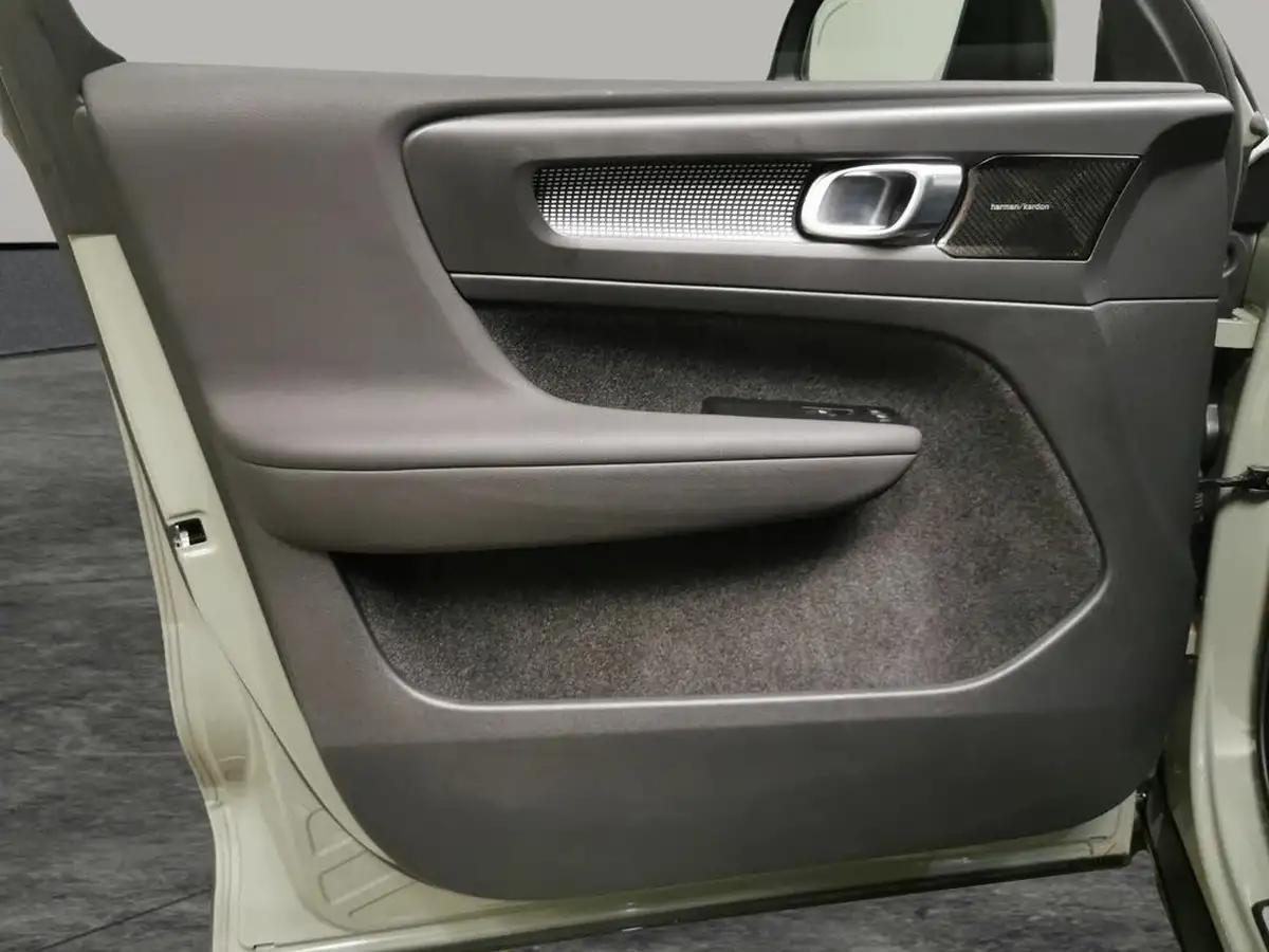 2022-volvo-c40-e-twin-recharge-pro-big-27