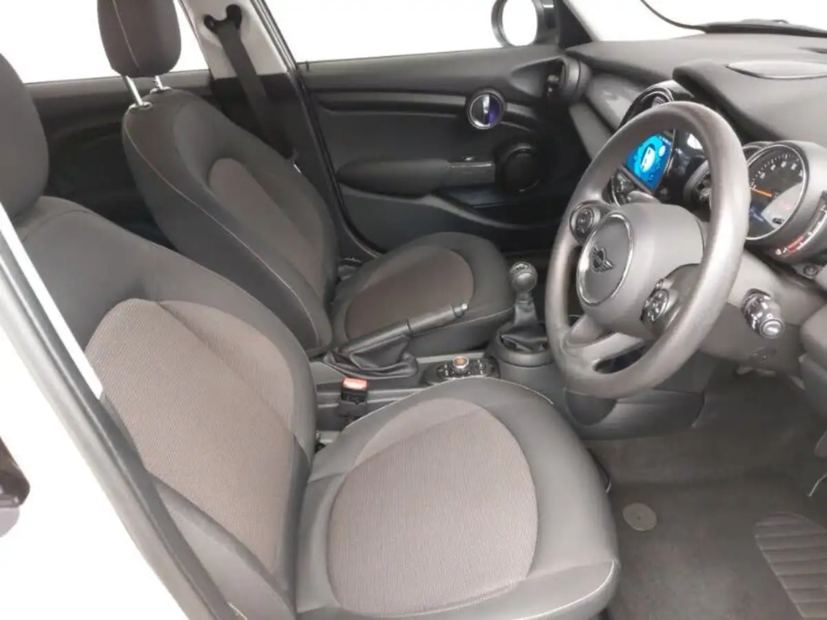 2021-mini-countryman-15-cooper-classic-big-5