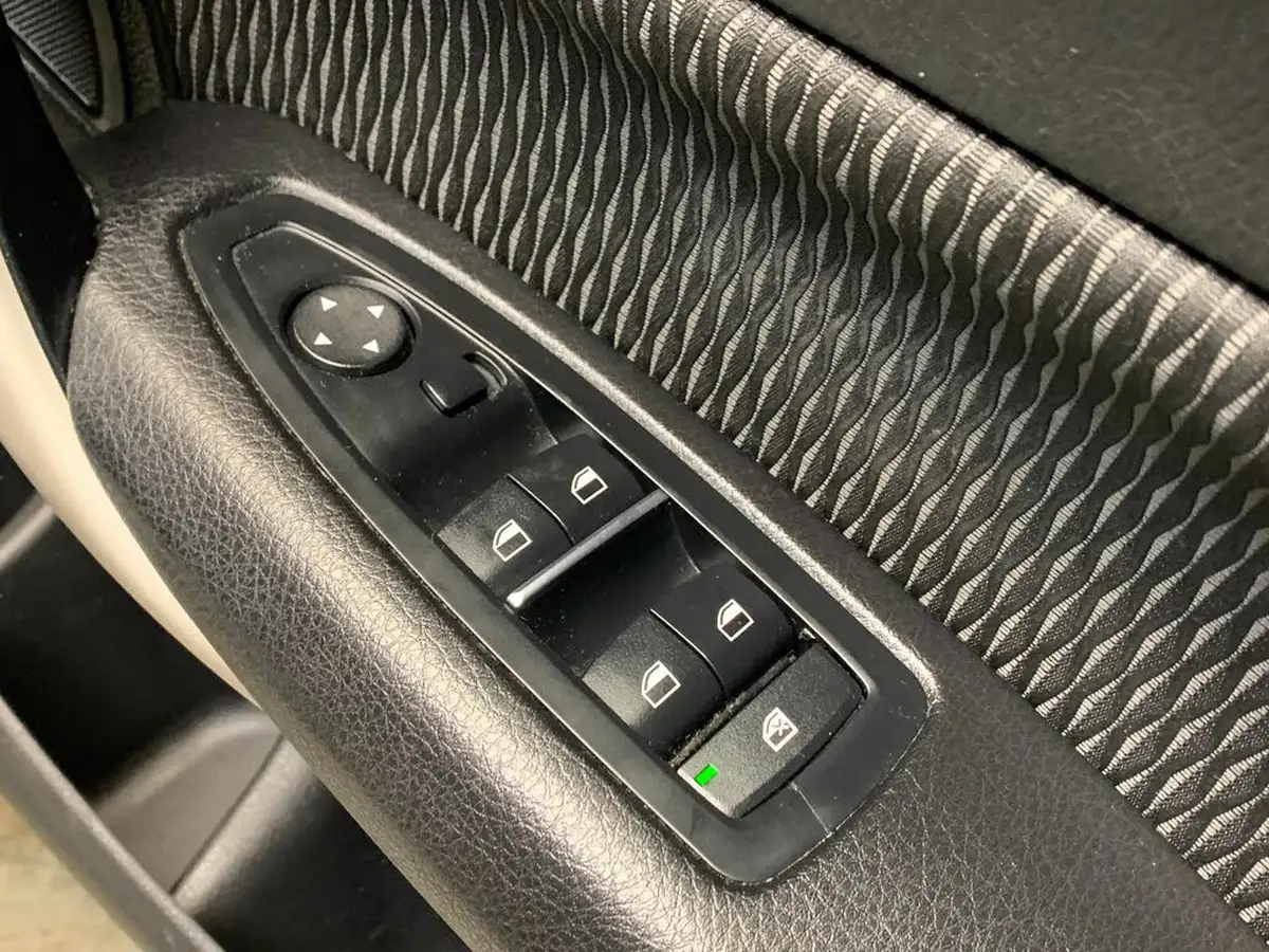2019-bmw-1-series-15-118i-se-business-ss-5d-auto-big-22