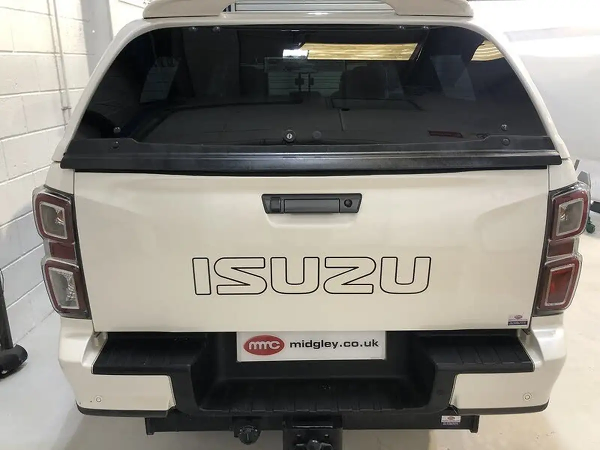 2022-isuzu-d-max-19td-v-cross-pickup-big-5