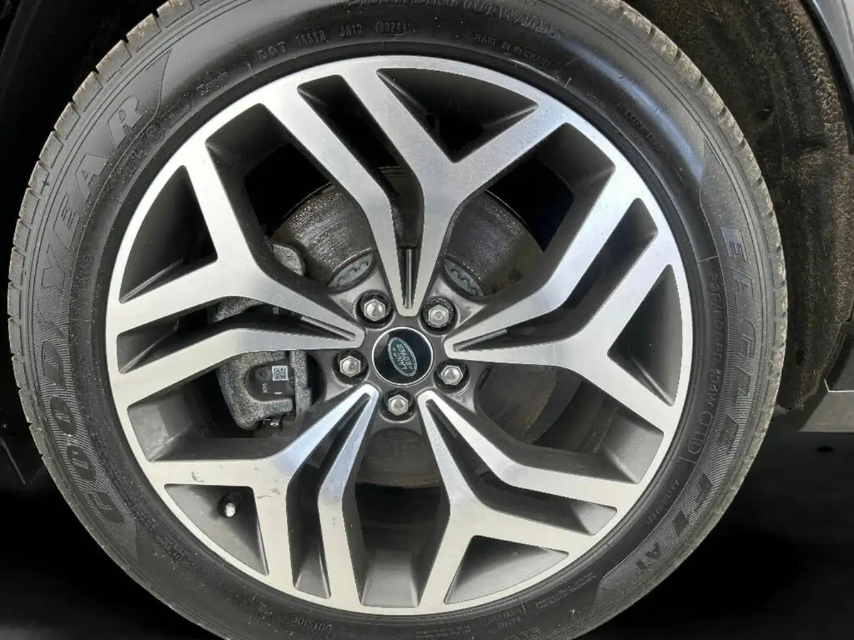 2022-land-rover-range-rover-evoque-15-p300e-r-dynamic-hse-big-19