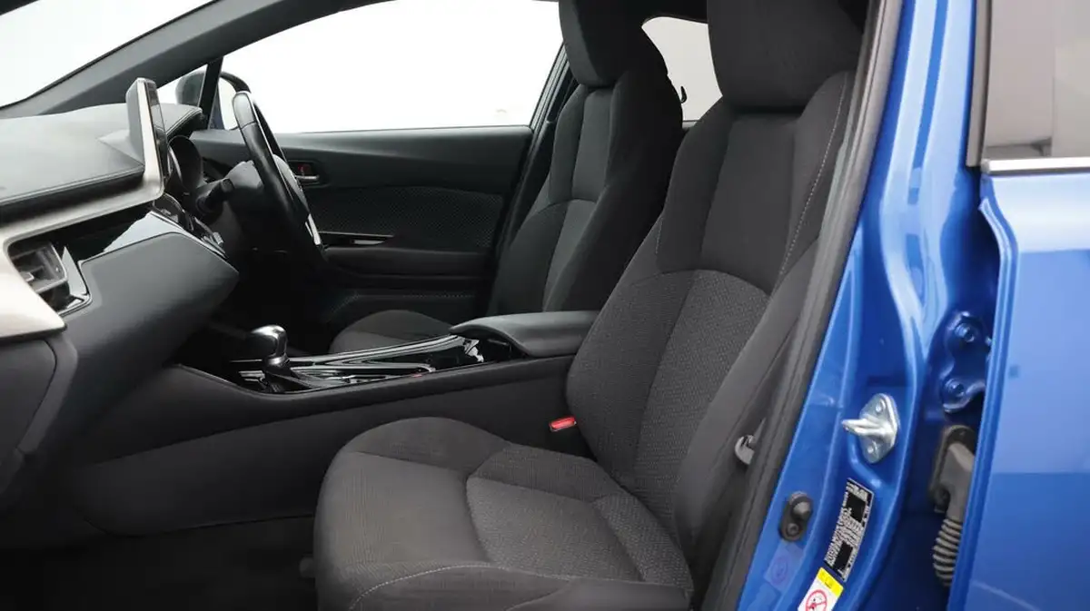 2018-toyota-c-hr-18-vvt-i-dynamic-big-14