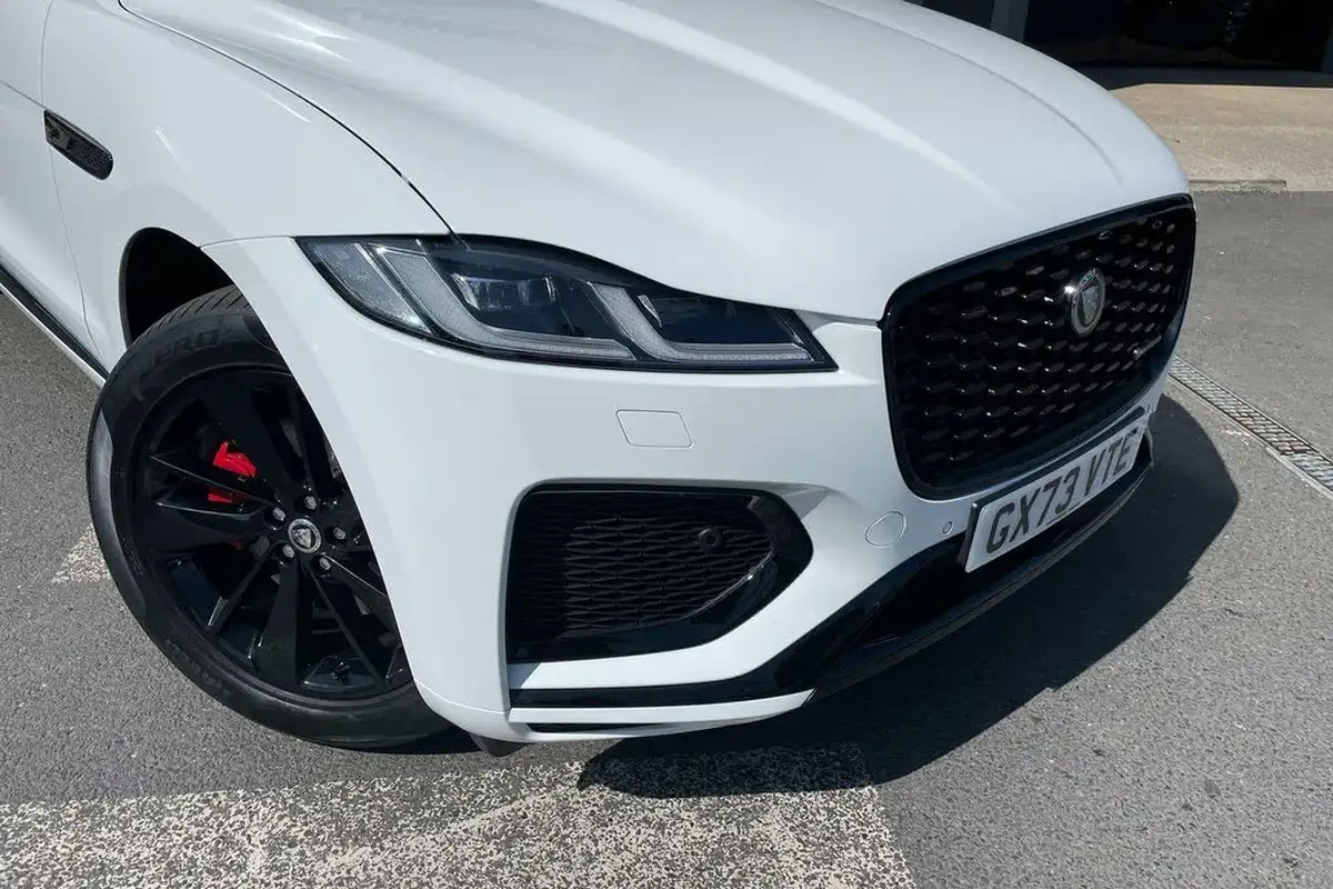 2023-jaguar-f-pace-20-d200-r-dynamic-se-black-big-14