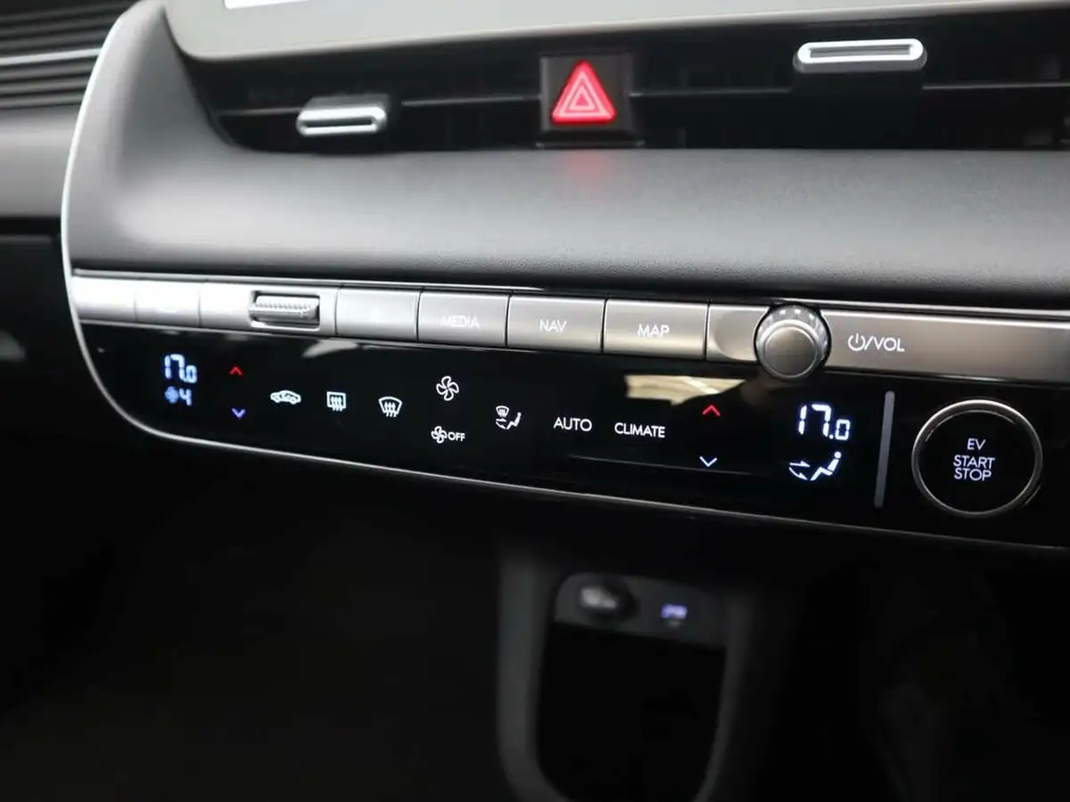 2022-hyundai-ioniq-5-e-se-connect-big-17