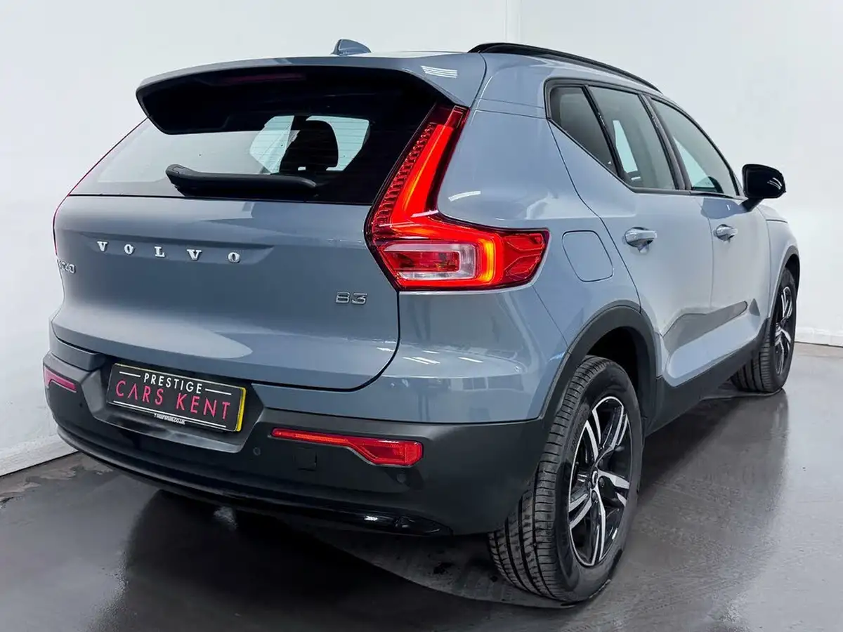 2023-volvo-xc40-20-b3-plus-big-10