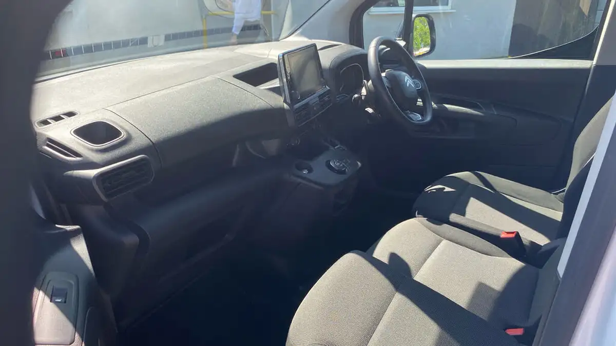 2023-citroen-berlingo-15-bluehdi-1000-driver-edition-130pseu6d-eat8-big-11