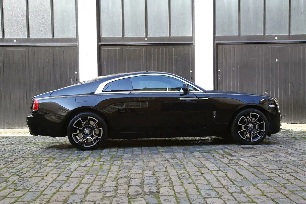 2017-rolls-royce-wraith-66-no-trim-big-15