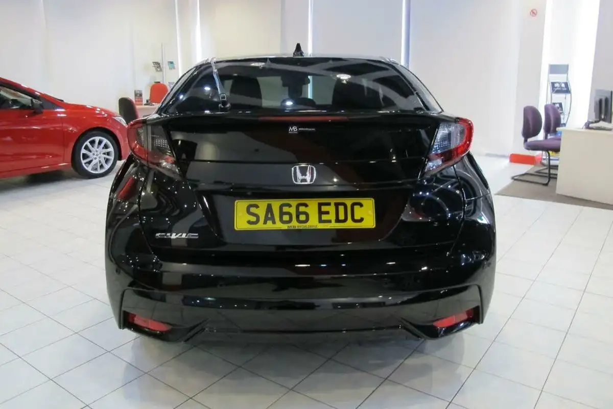 2016-honda-civic-14-i-vtec-se-plus-navi-big-9