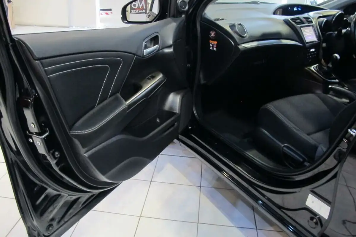 2016-honda-civic-14-i-vtec-se-plus-navi-big-33
