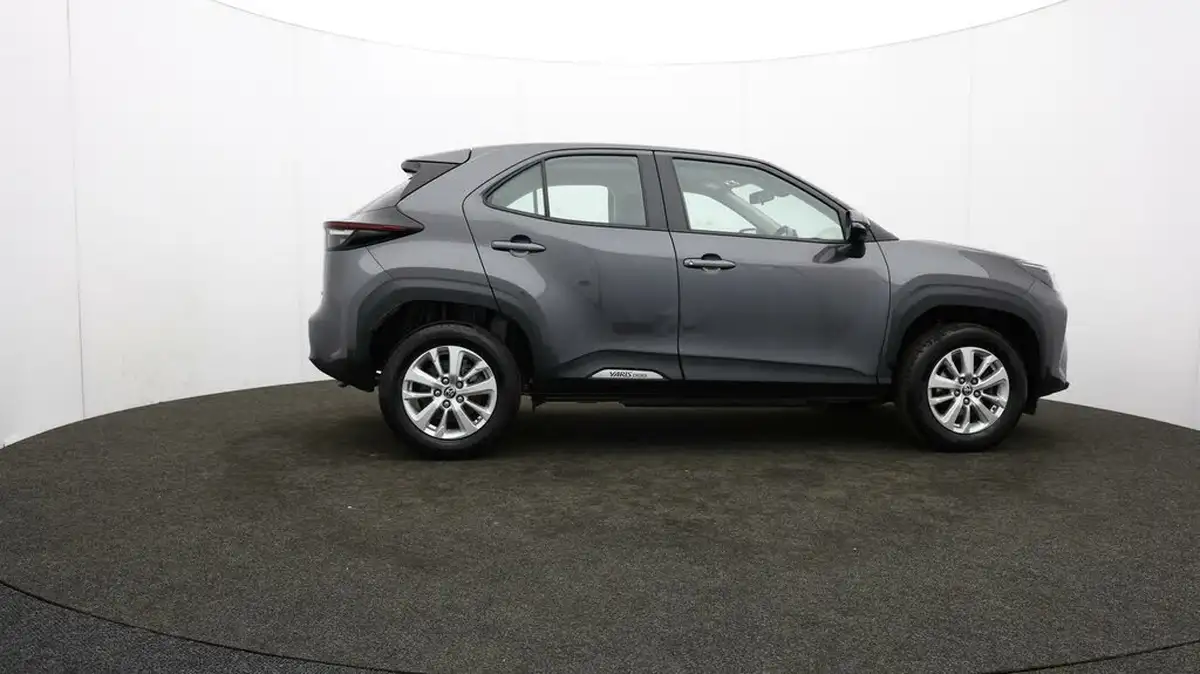 2024-toyota-yaris-cross-15-vvt-i-icon-big-30