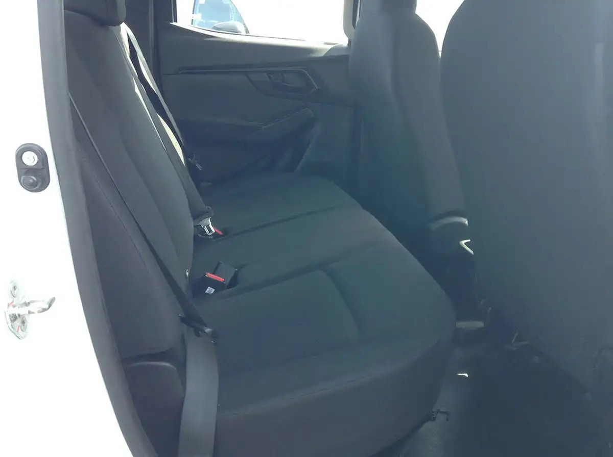 2021-isuzu-d-max-19td-utility-4x4-double-pickup-big-2