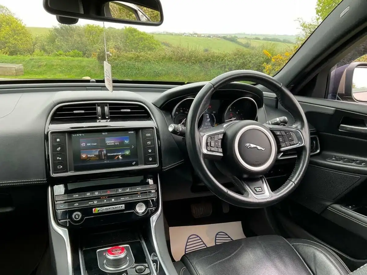 2016-jaguar-xe-20d-r-sport-180ps-awd-auto-big-34