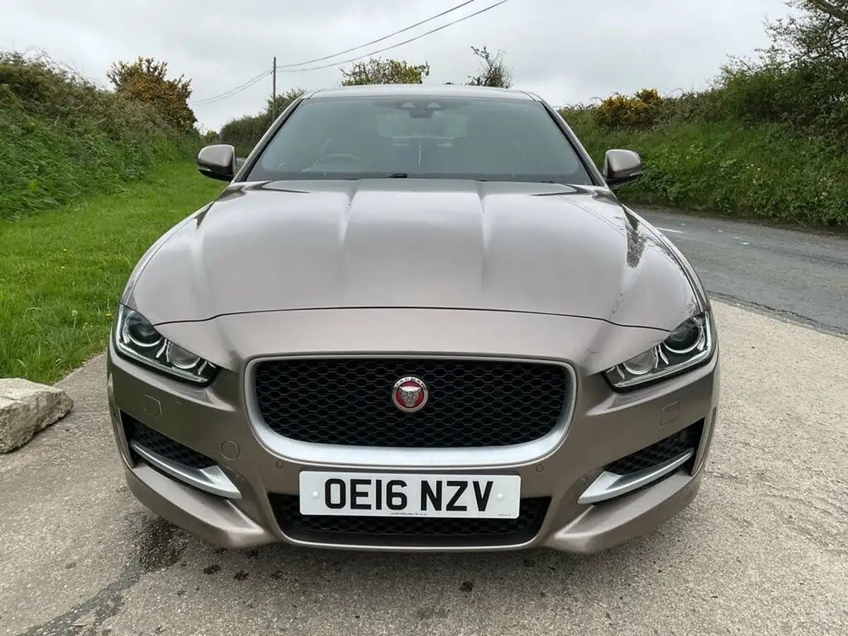2016-jaguar-xe-20d-r-sport-180ps-awd-auto-big-10