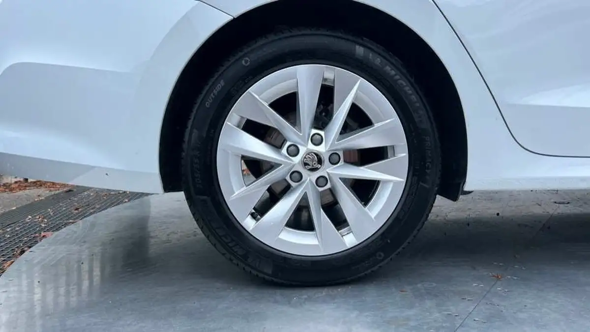 2024-skoda-octavia-20tdi-se-l-150ps-estate-dsg-big-4