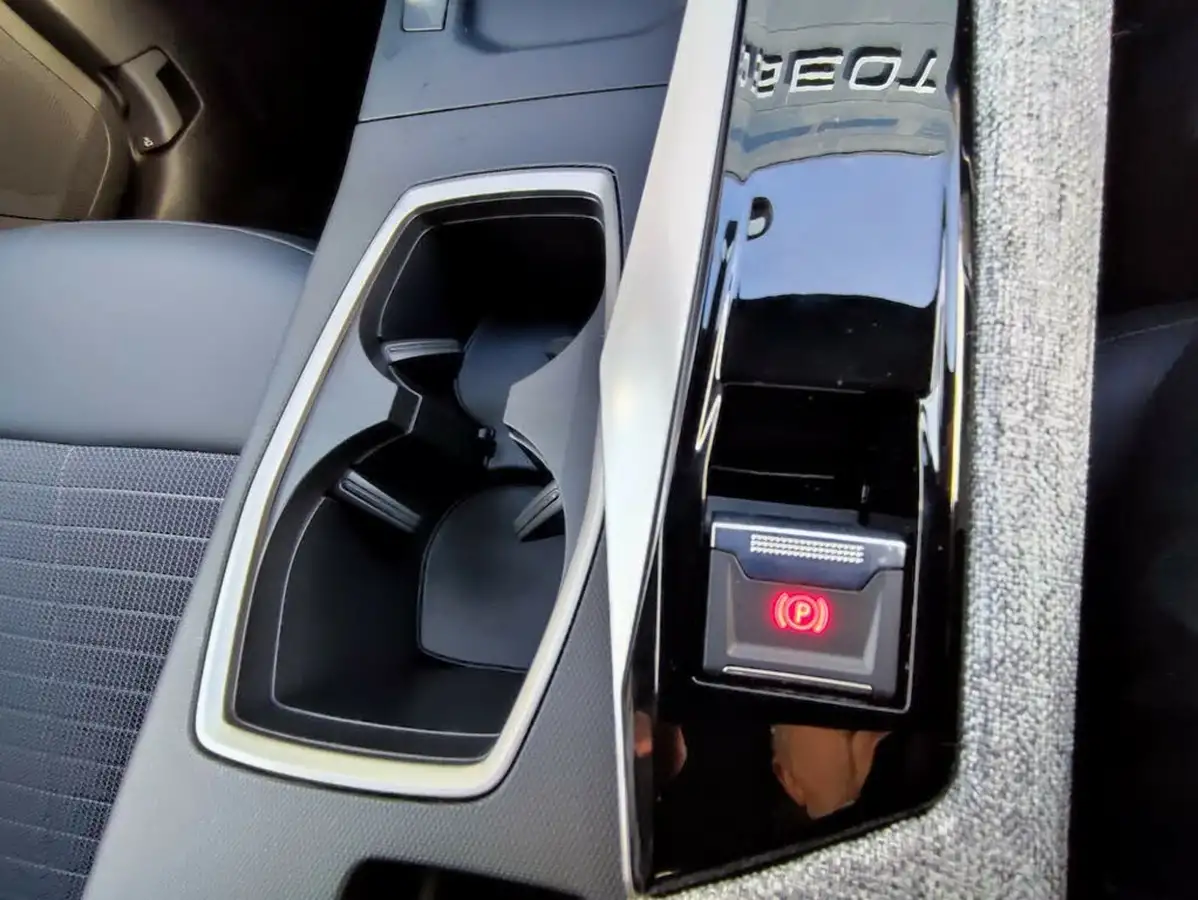 2024-peugeot-3008-suv-12-puretech-allure-136ps-hybrid-e-dsc6-big-28