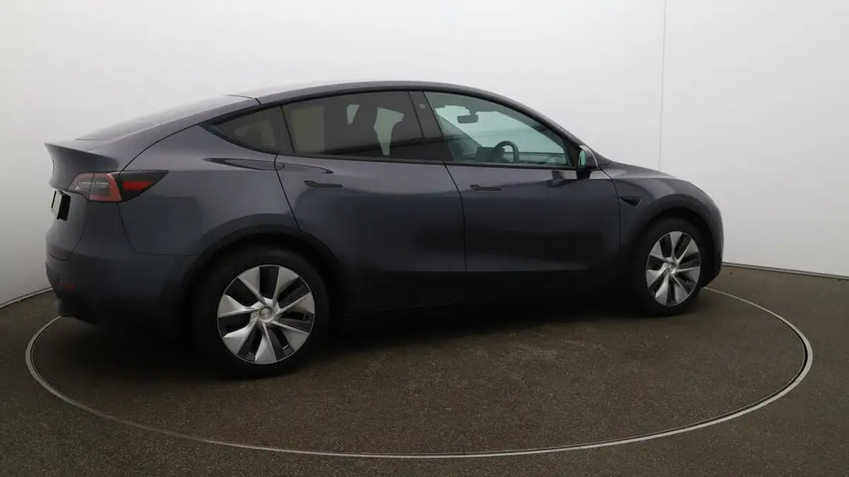2023-tesla-model-y-e-rwd-big-43