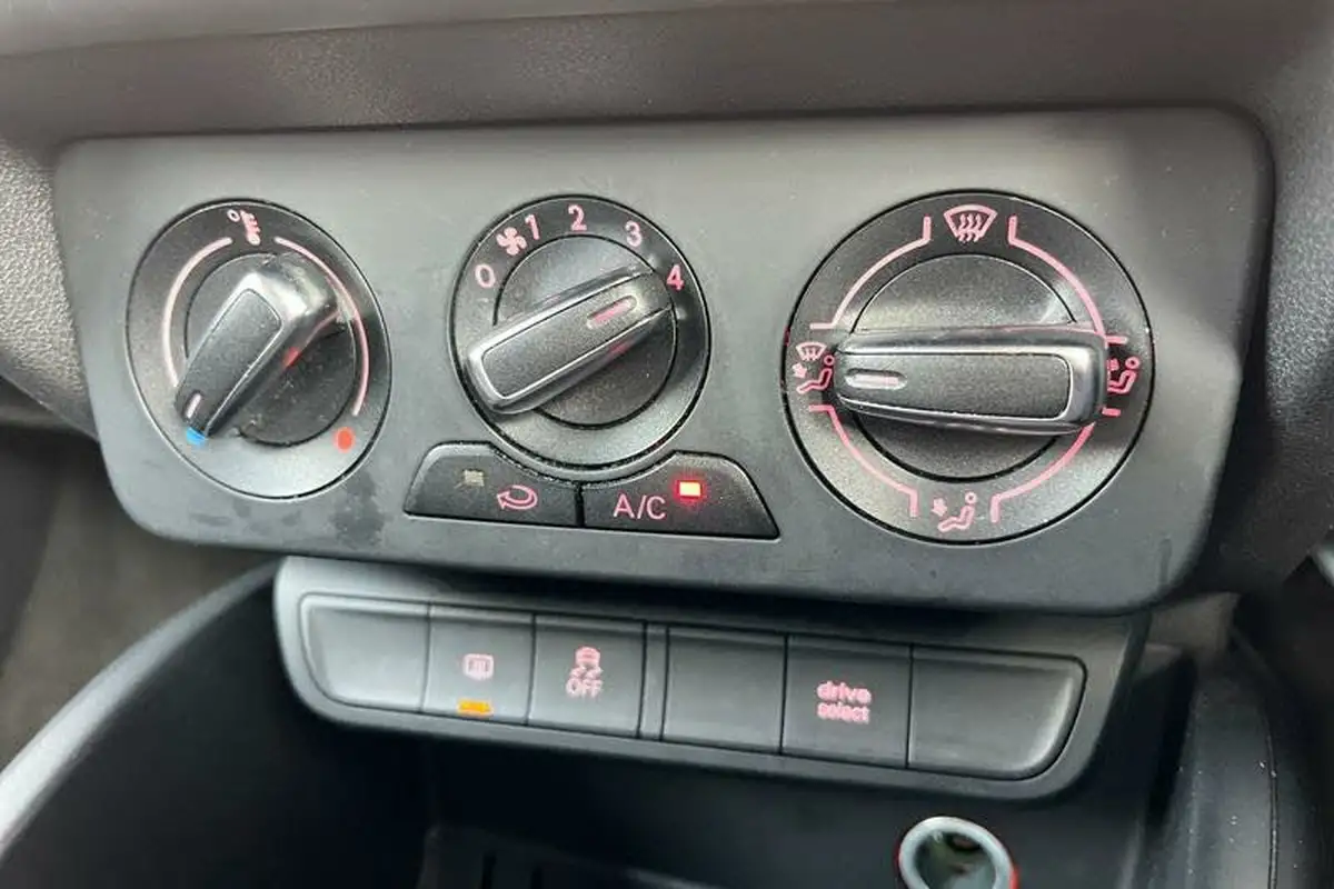 2018-audi-a1-14-tfsi-sport-nav-hatchback-3d-big-30