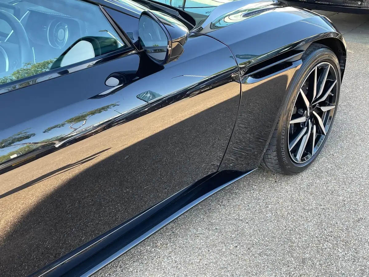 2020-aston-martin-db11-40-v8-503bhp-big-10