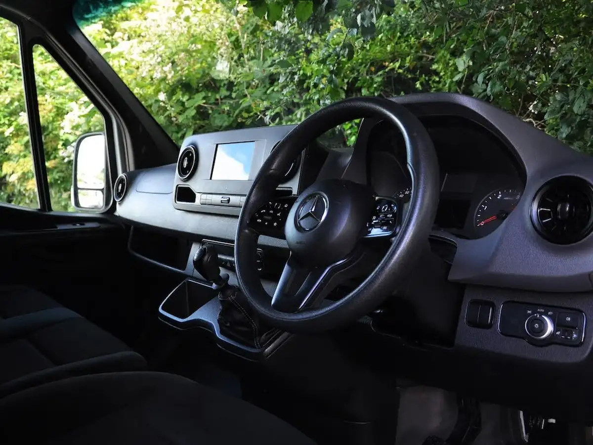 2023-mercedes-benz-sprinter-big-58
