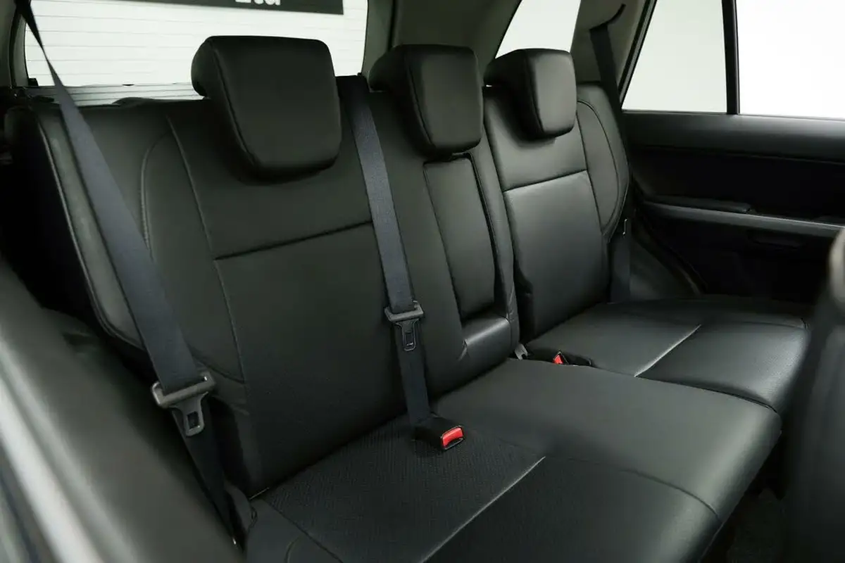 2013-suzuki-grand-vitara-19ddis-sz5-big-11