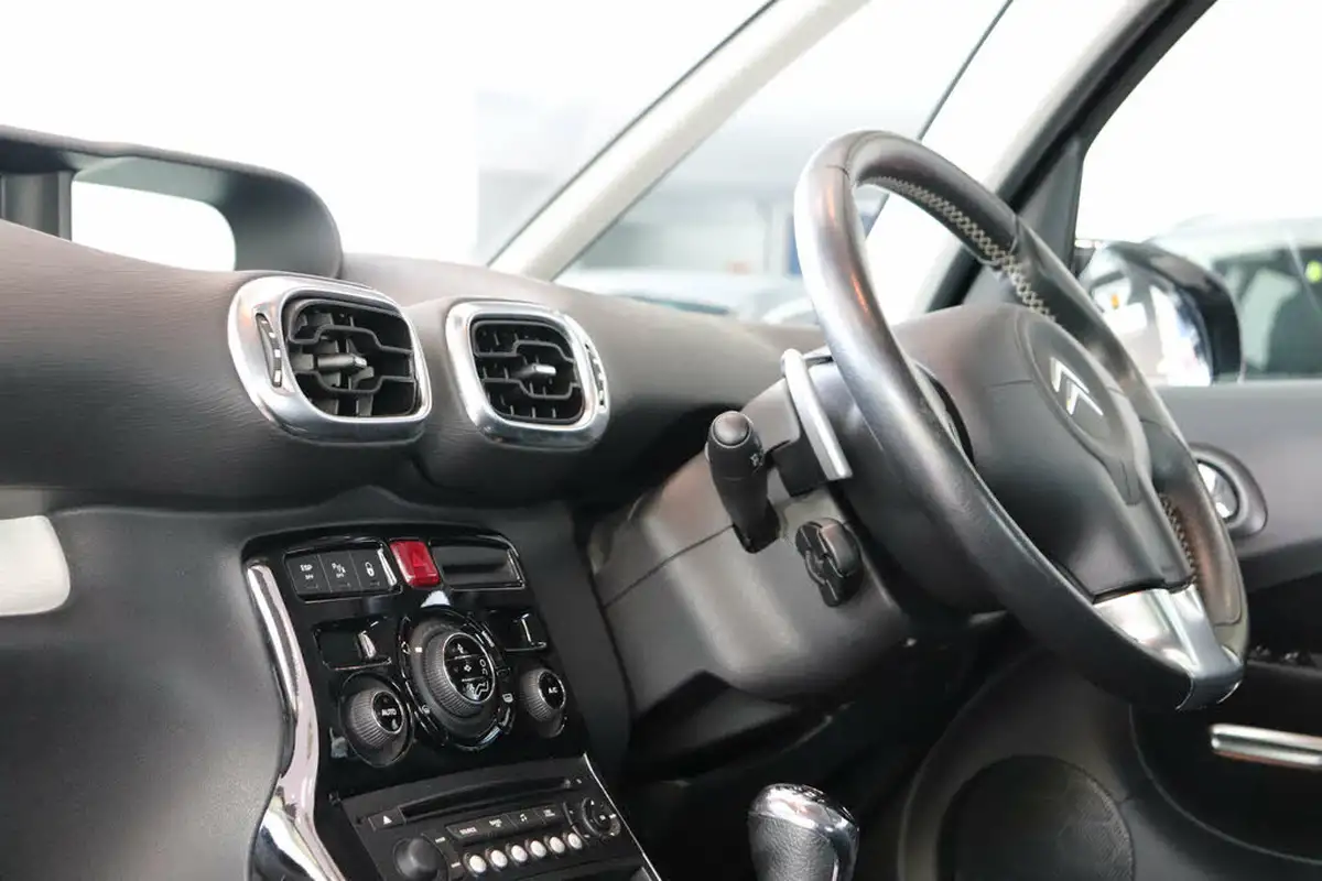 2012-citroen-c3-picasso-16-exclusive-vti-egs6-big-42