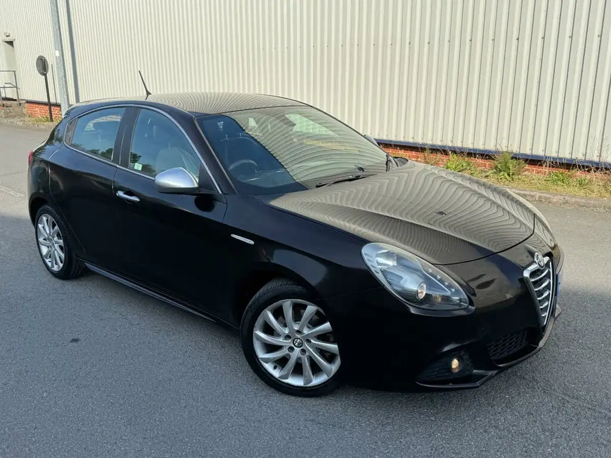 2010-alfa-romeo-giulietta-14-veloce-multiair-170bhp-big-0