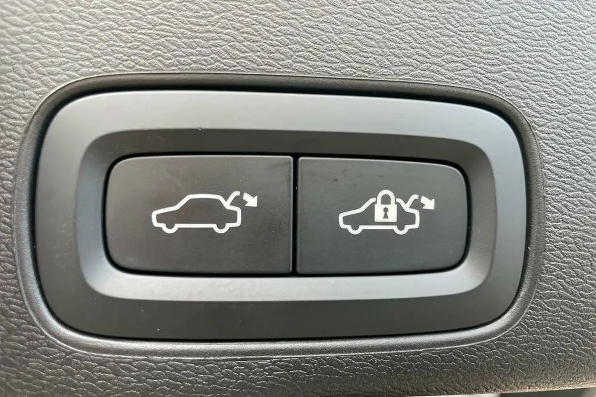 2024-volvo-xc60-20-b5-plus-big-19