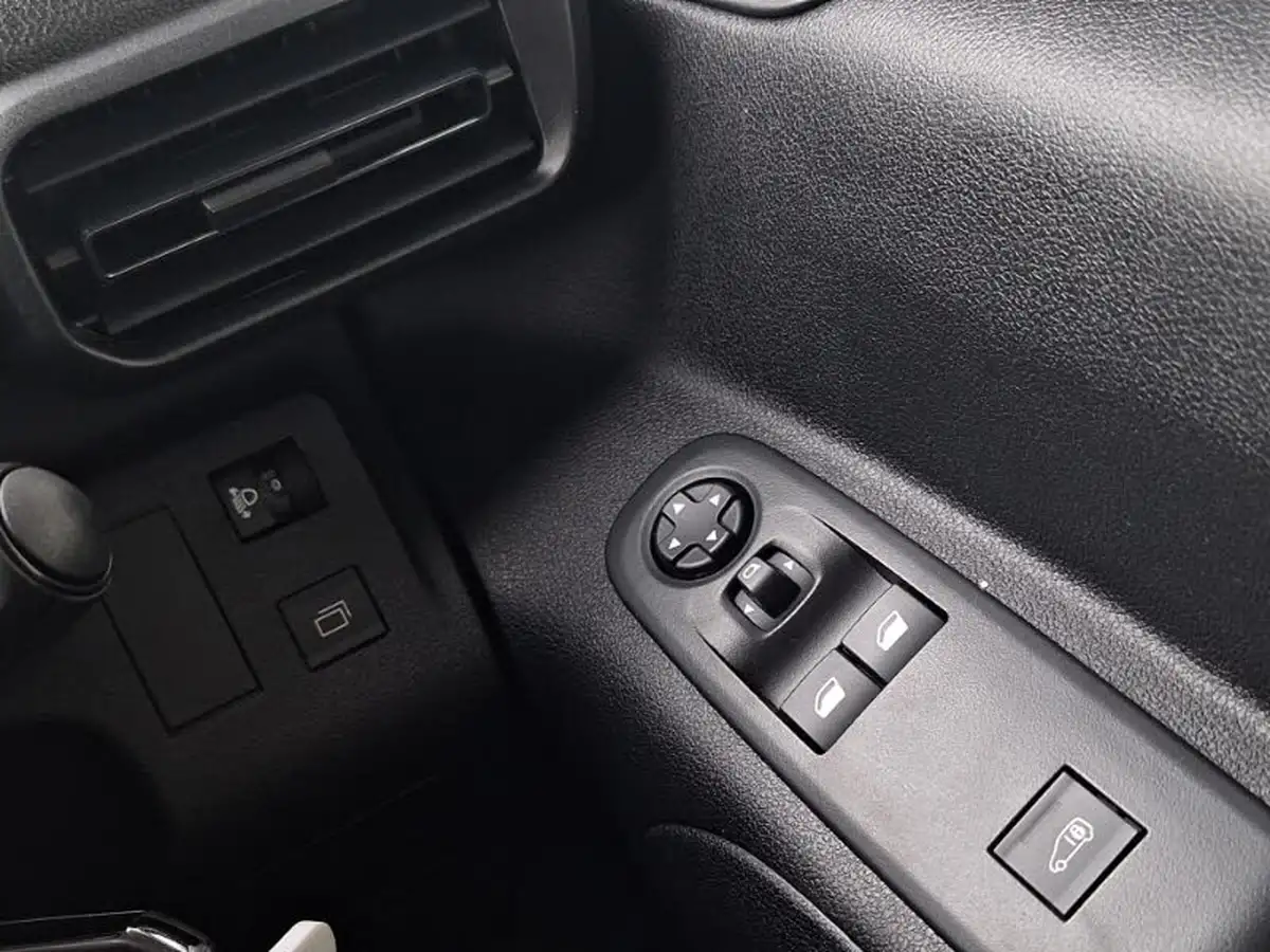 2024-peugeot-partner-15-bluehdi-professional-100pseu6d-big-15