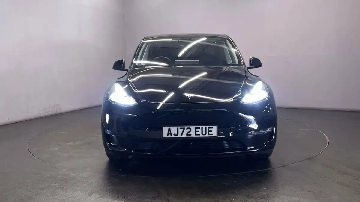 2022-tesla-model-y-e-long-range-big-2