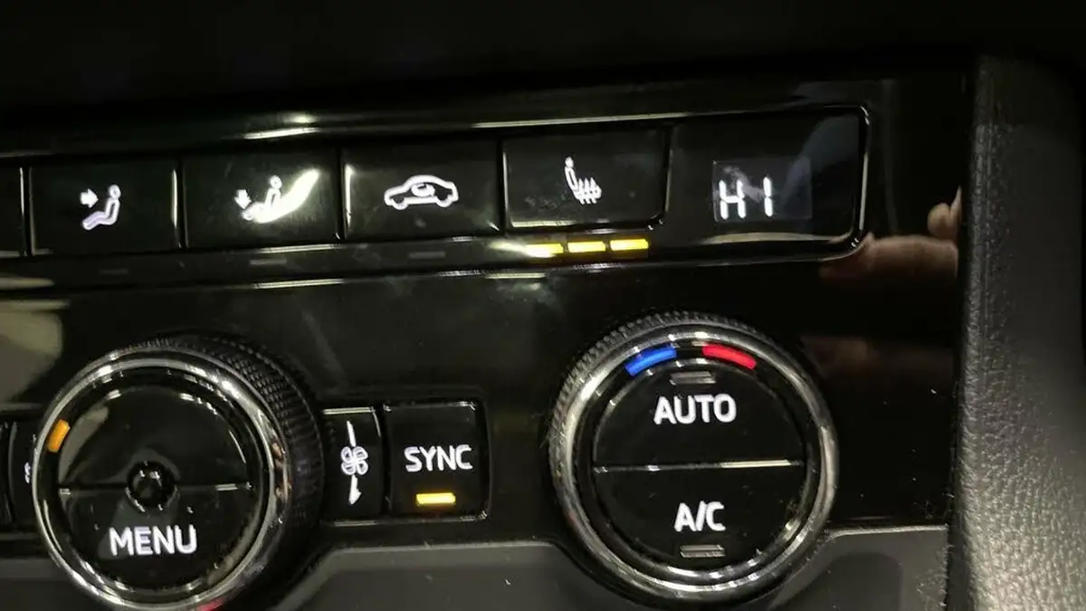 2019-skoda-karoq-20tdi-edition-190ps-4x4-dsg-big-23