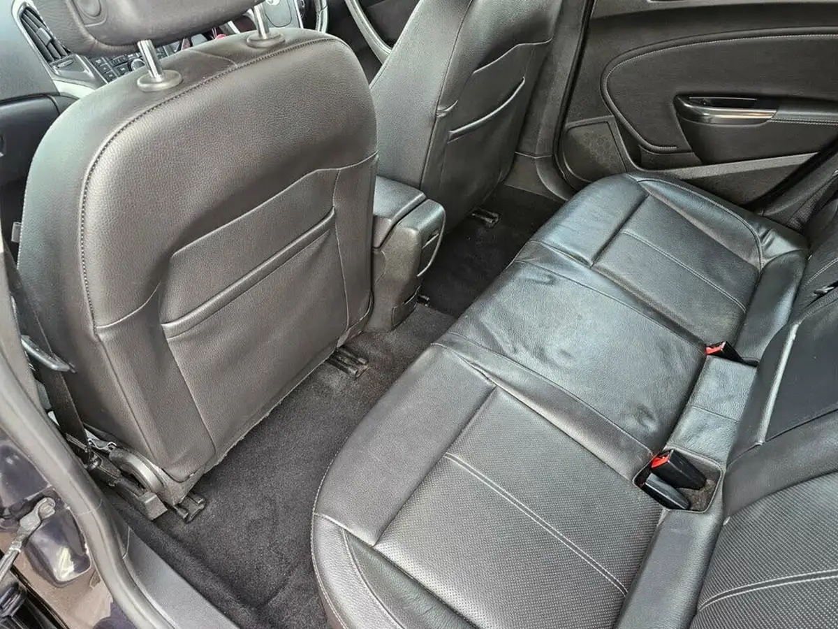 2010-vauxhall-astra-16-elite-16v-vvt-115ps-auto-big-26