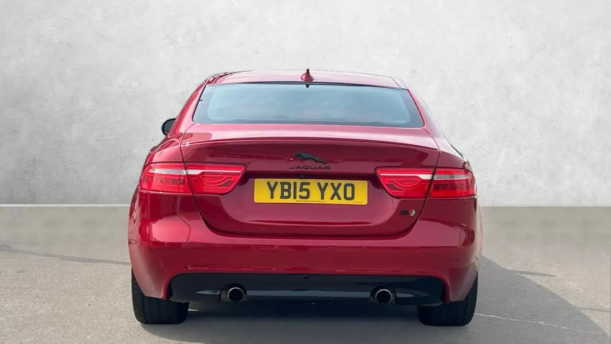 2015-jaguar-xe-30-s-big-5