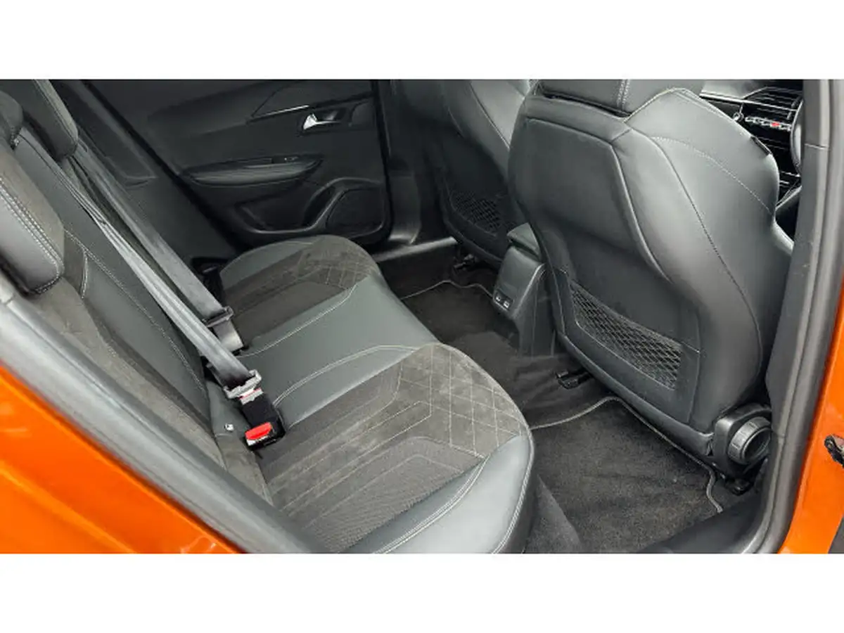 2022-peugeot-2008-suv-e-gt-premium-big-15