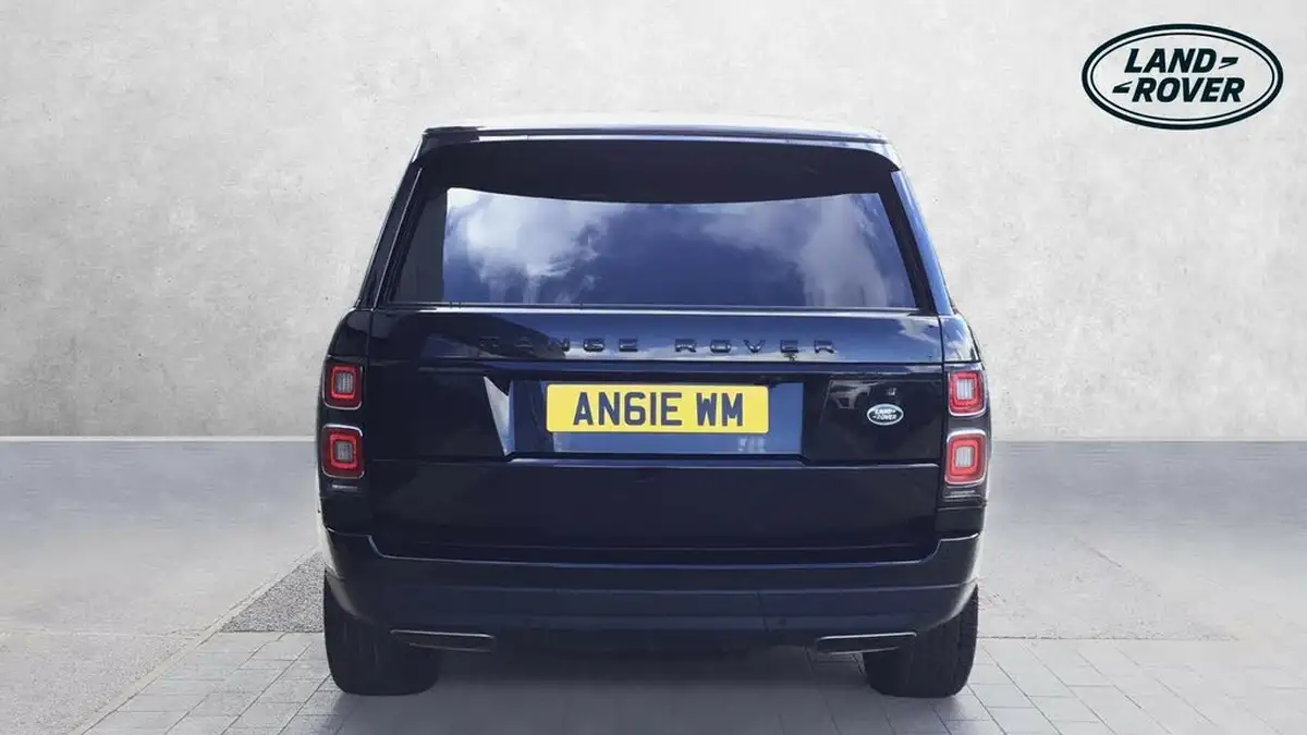 2021-land-rover-range-rover-30-d300-westminster-black-big-5