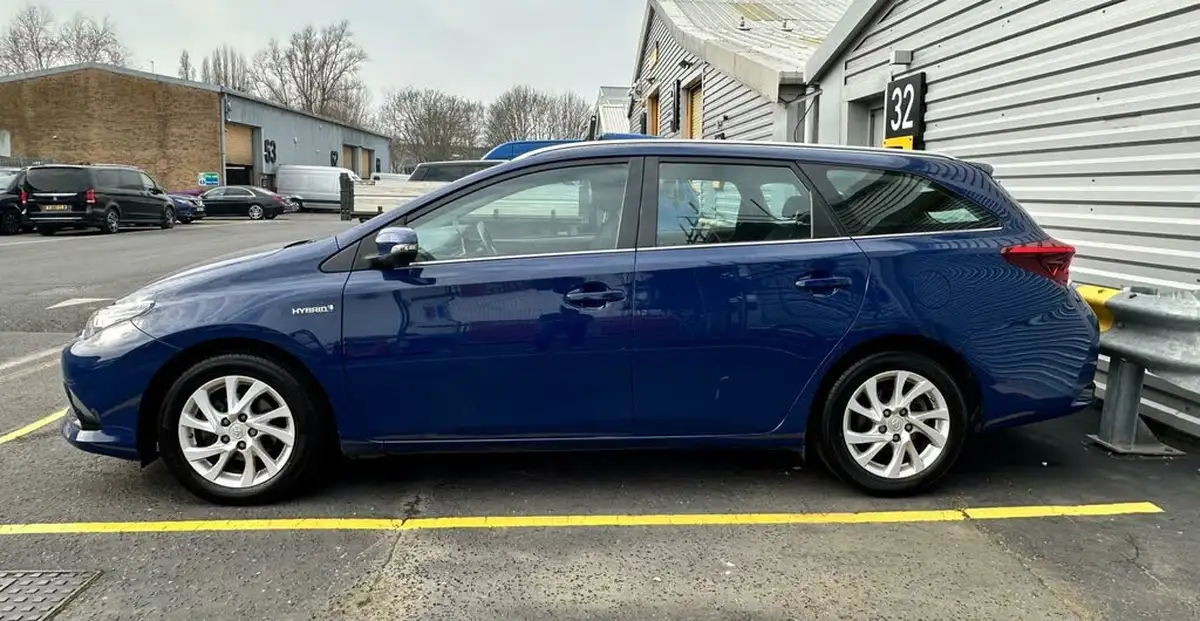 2018-toyota-auris-18-vvt-i-hsd-icon-tech-estate-big-3