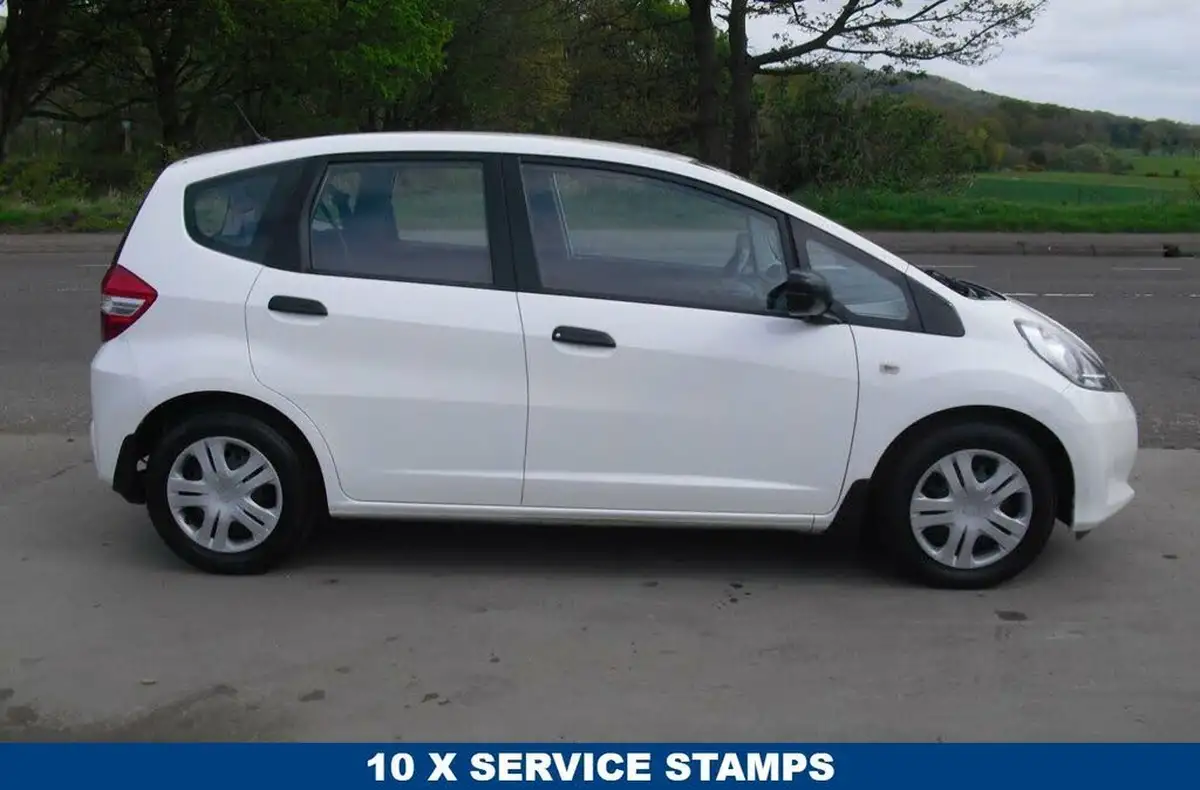 2014-honda-jazz-12-s-big-0