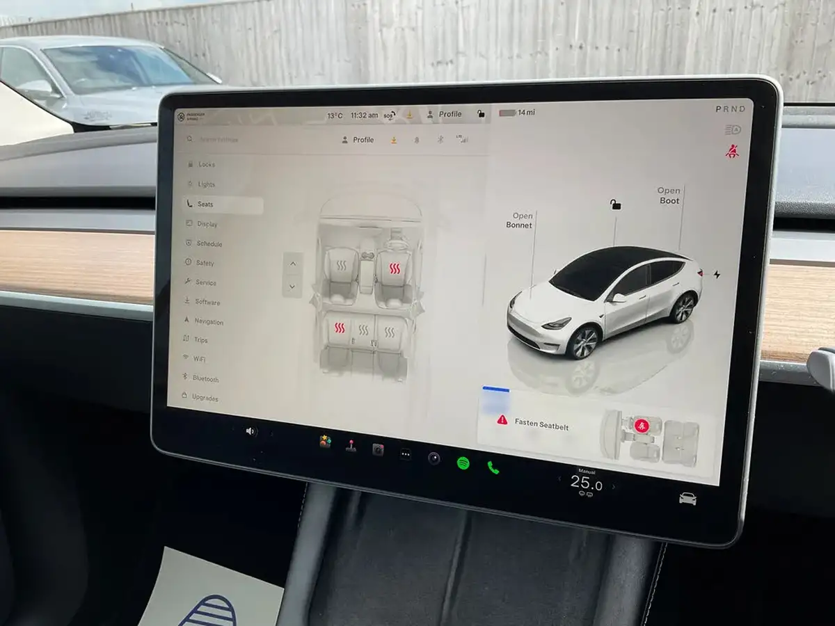 2024-tesla-model-y-e-rwd-big-29