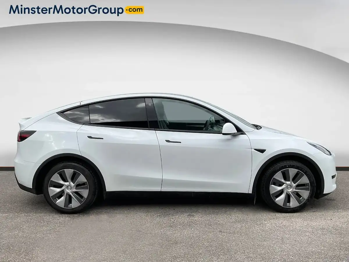 2024-tesla-model-y-e-rwd-big-1