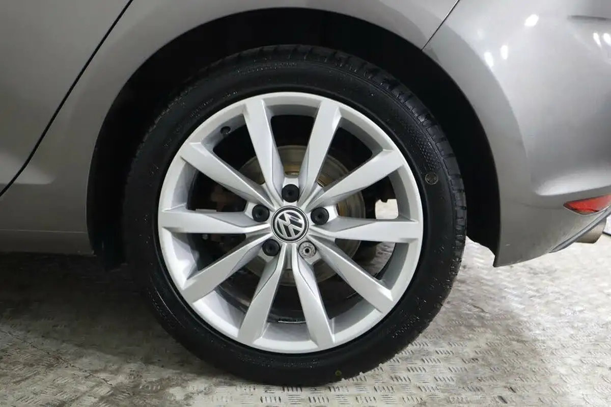2014-volkswagen-golf-20tdi-gt-bmtss-hatchback-5d-big-12