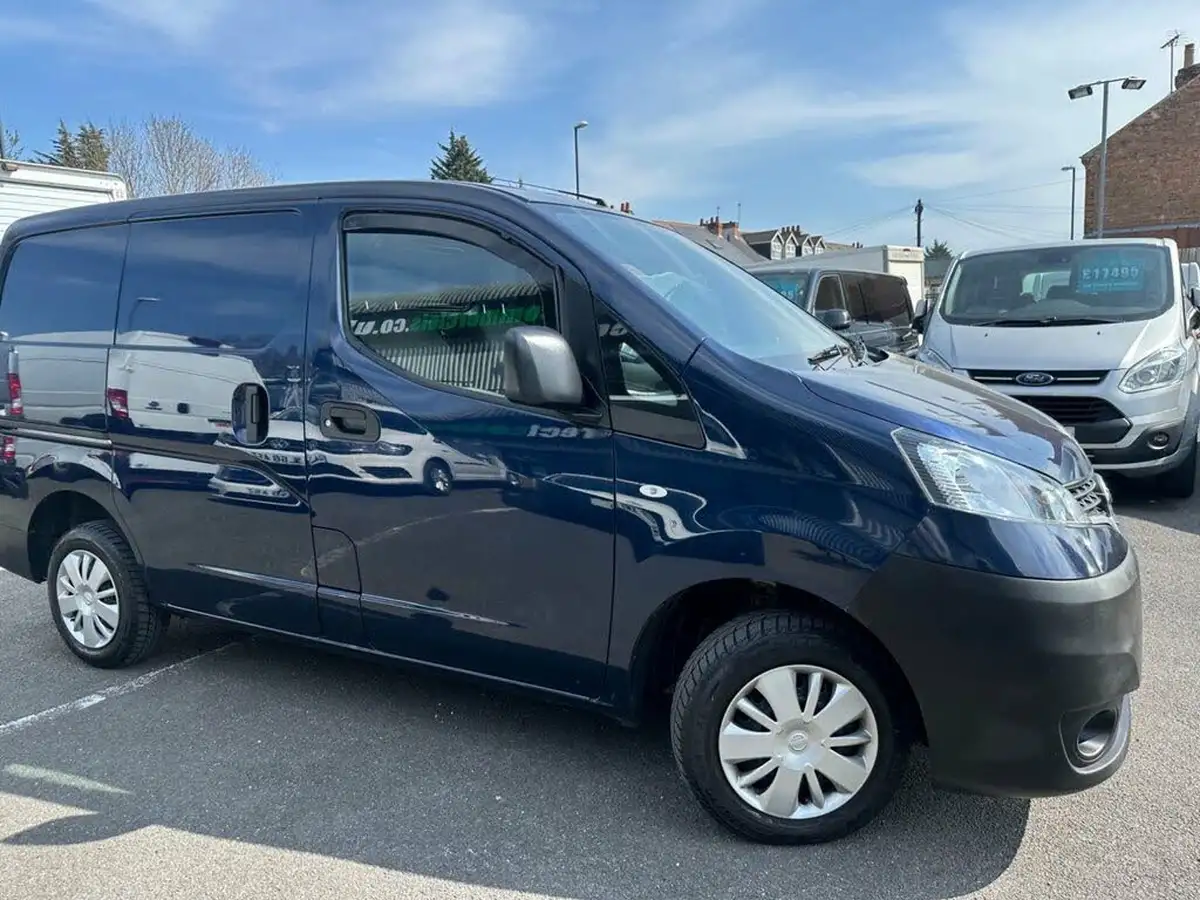 2019-nissan-nv200-15td-acenta-89bhp-crewcab-van-big-30