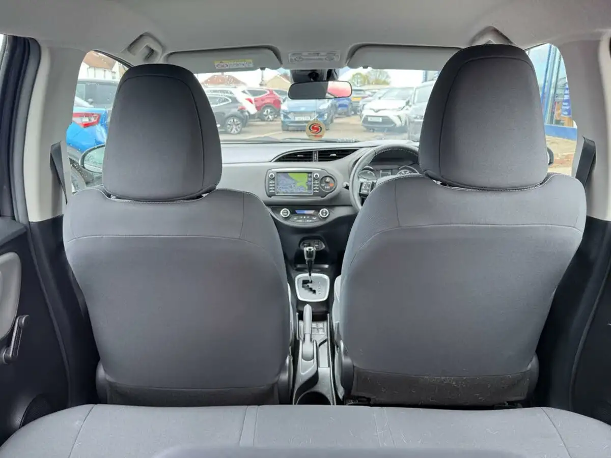 2019-toyota-yaris-15-vvt-i-icon-tech-98bhp-hybrid-1497cc-e-cvt-big-16